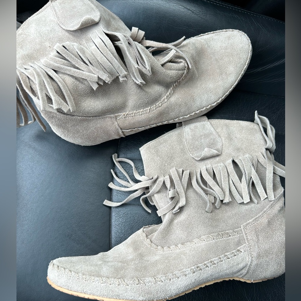 Sundance — light gray-beige suede moccasin booties. Great used condition. Size 9